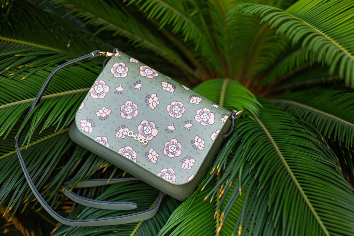 commercial_product_clothing_bags_shoes-23