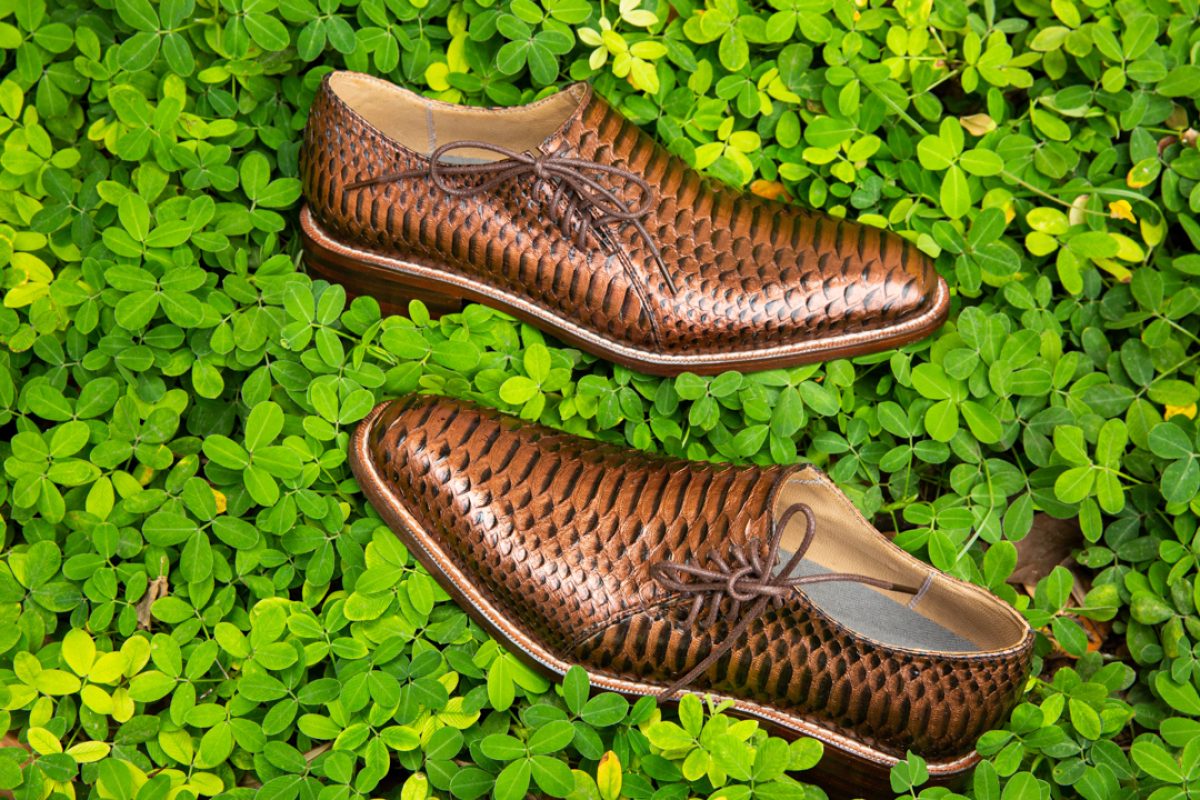 commercial_product_clothing_bags_shoes-34